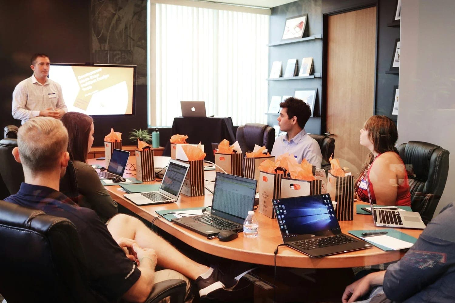How to Organize an Effective Recruitment Meeting for Educational Tours