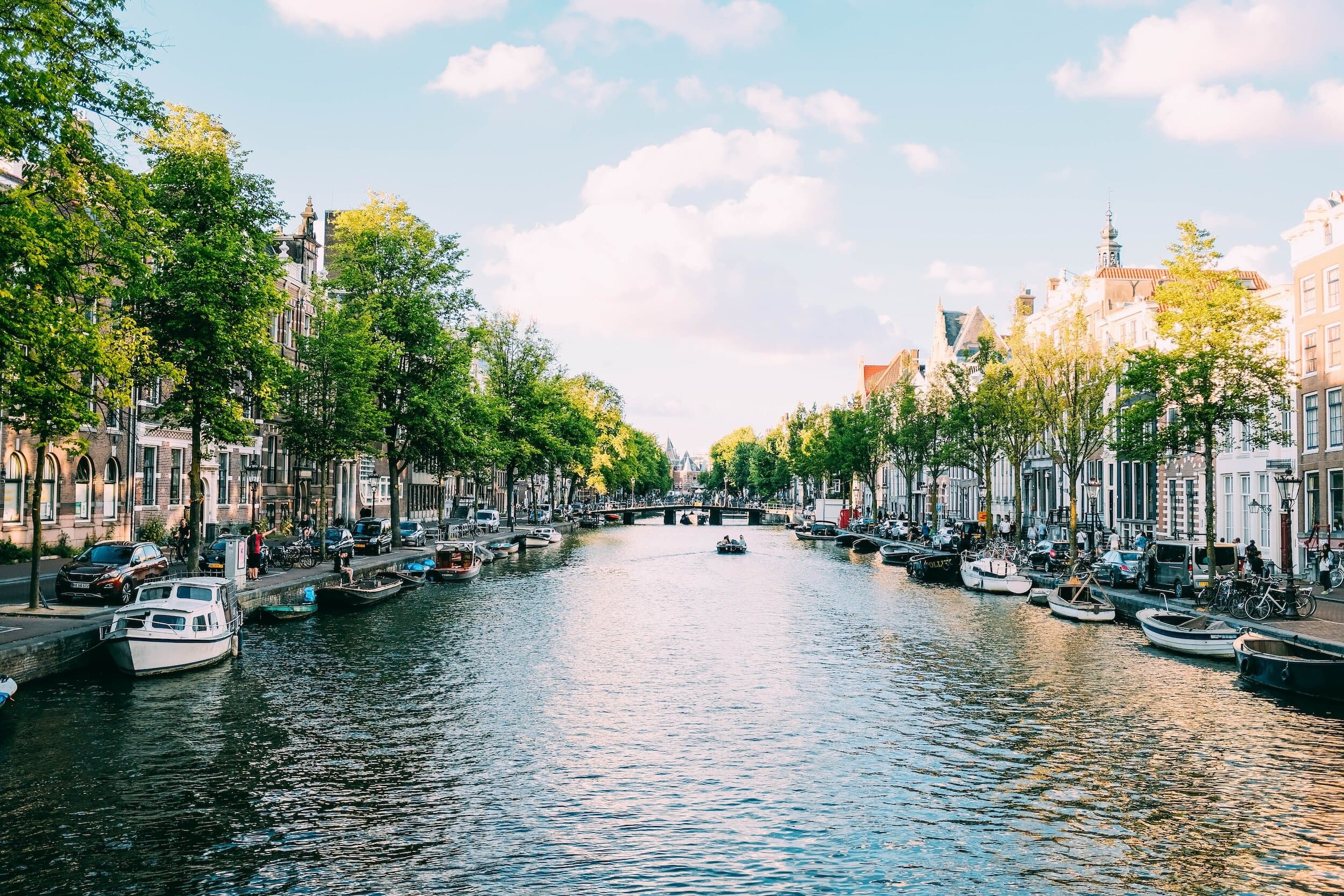 Student's Guide to Discovering Amsterdam with Passports