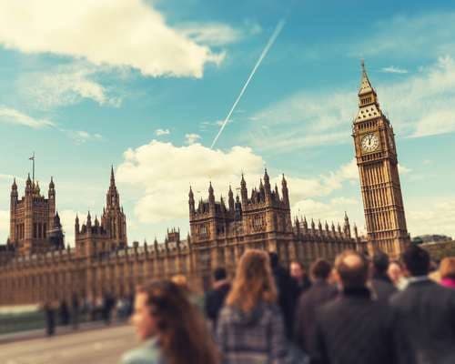 Tourism on the Big Ben tower - Westmister bridge
